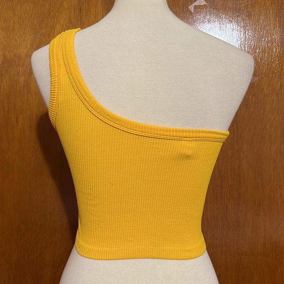 One shoulder Crop Top - Picture 2 of 2